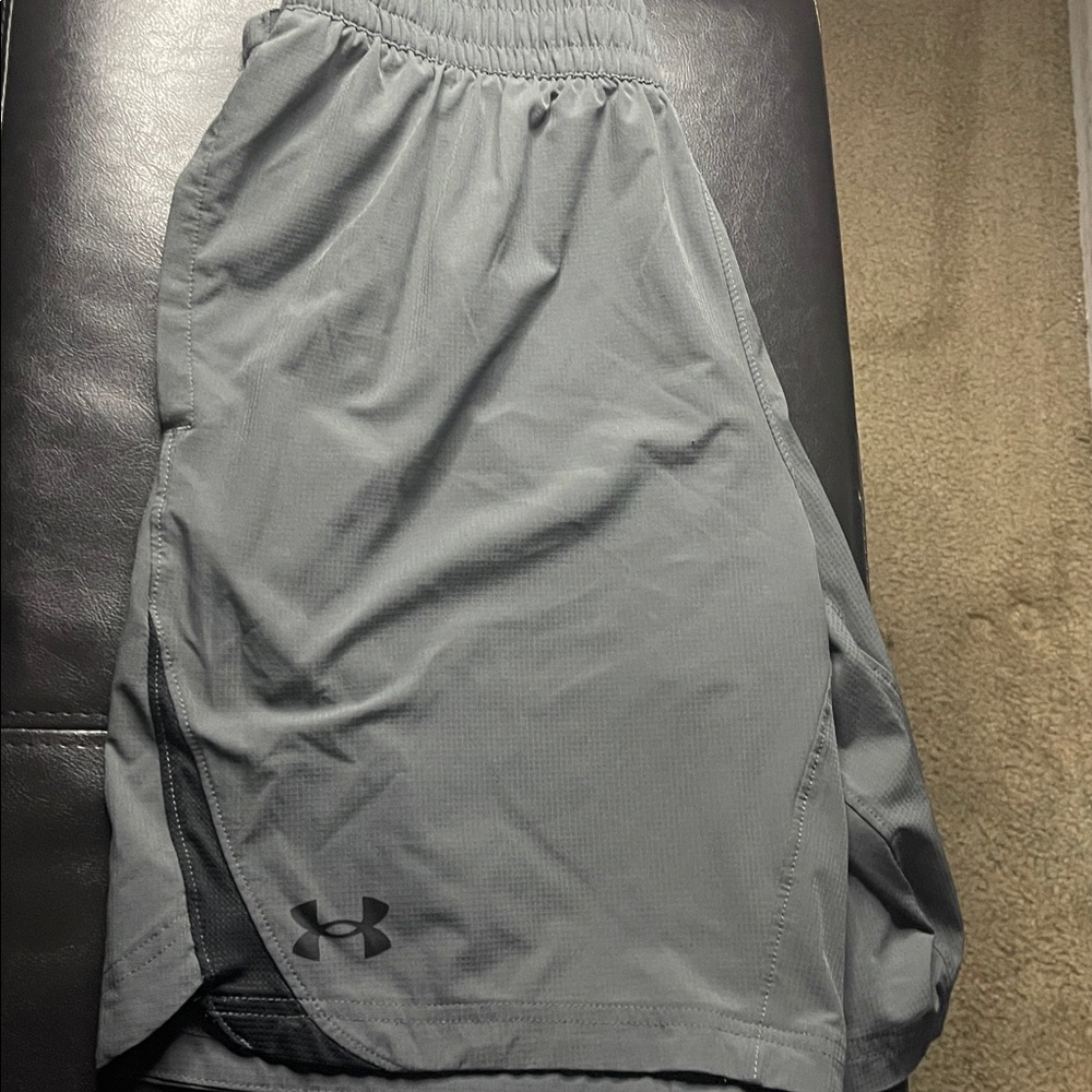 Under Armour Men's Light Gray Athletic Shorts